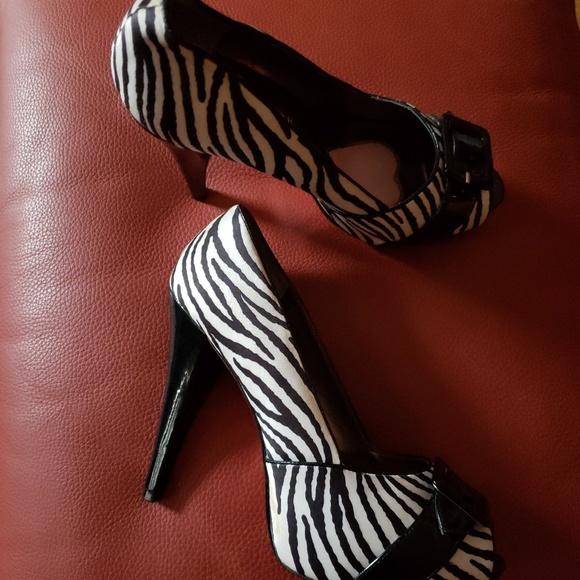 Shoes - Picture 3 of 5